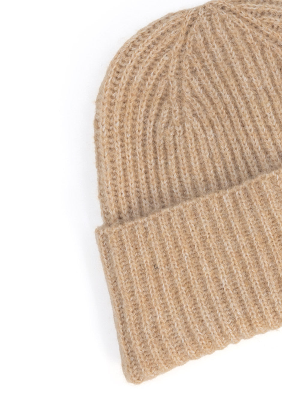 Gorro beige de lana con tejido acanalado ajustado
