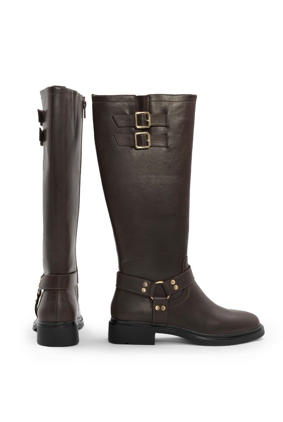 Bota ecuestre café con detalles metálicos y suela track