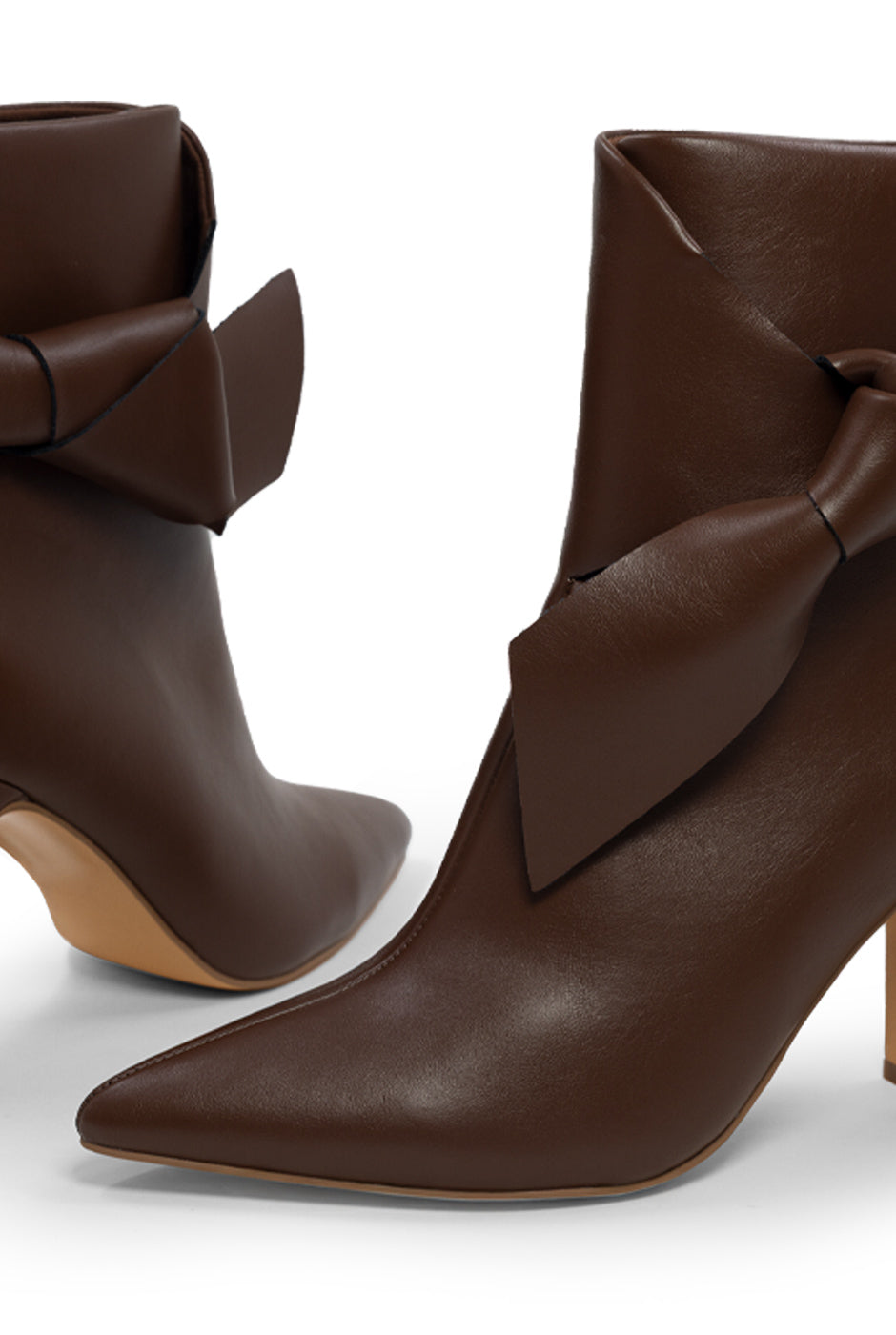 Botín PU Knot café con lazo y tacón grueso