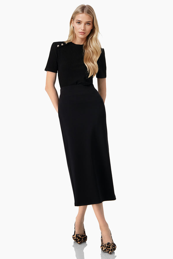 Blusa negra cuello redondo