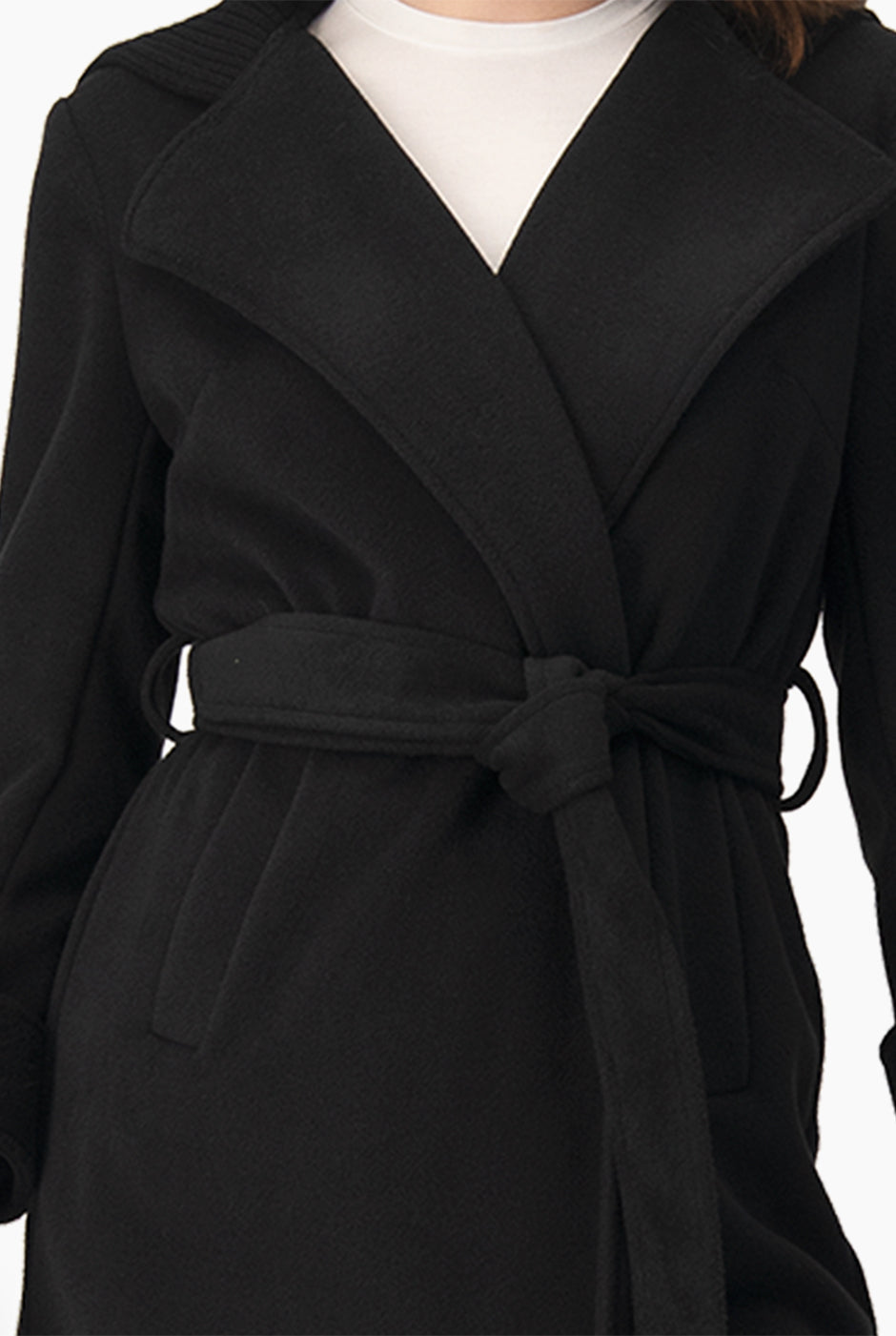 Abrigo corto cruzado con capucha