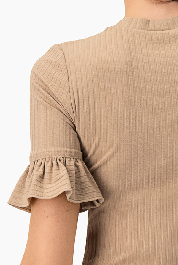 Blusa de manga volantes beige