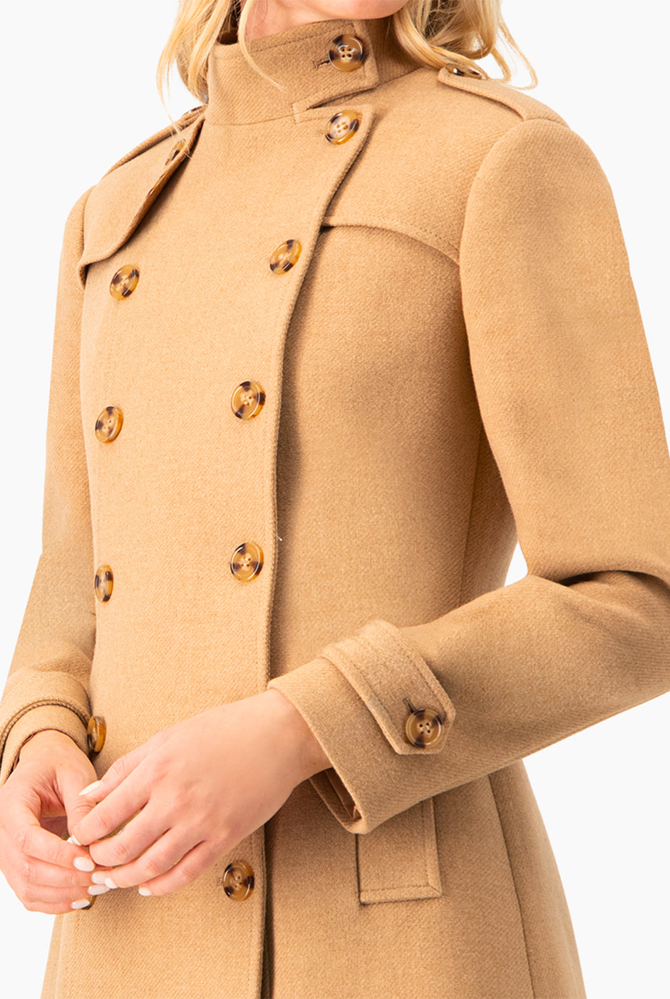 Abrigo cruzado de doble botonadura