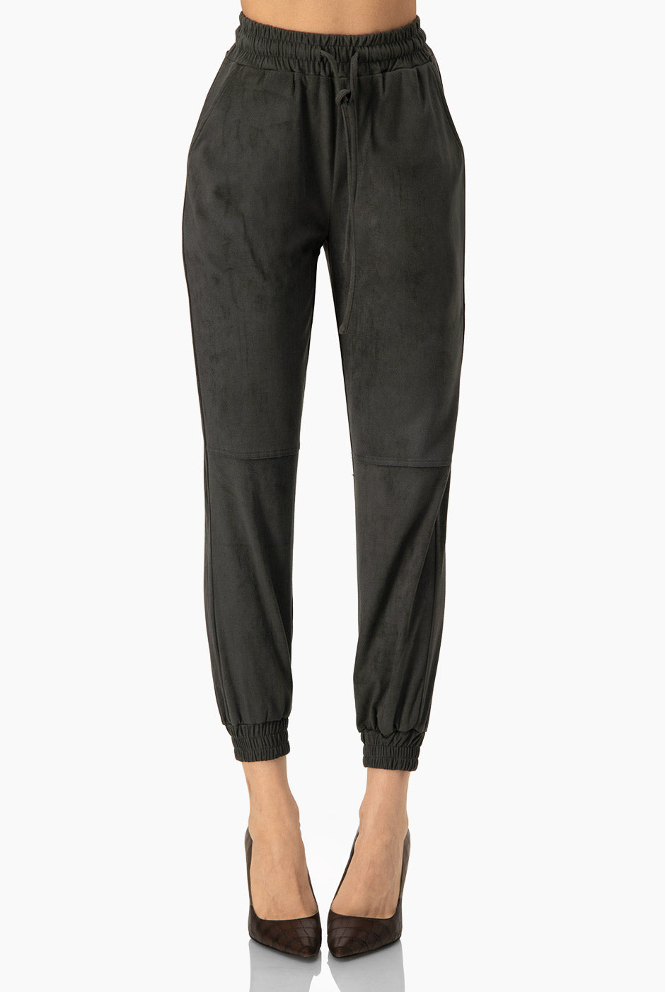 Pantalón Jogger Suede verde con pretina ajustable y bolsillos