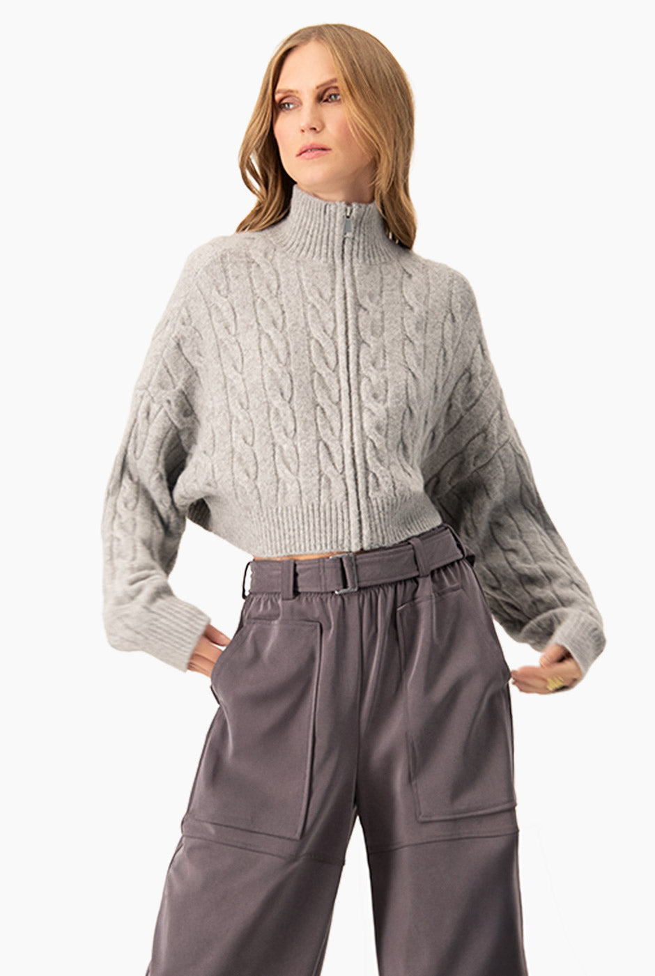 Suéter Cable Crop jaspe con tejido de ochos y cierre frontal