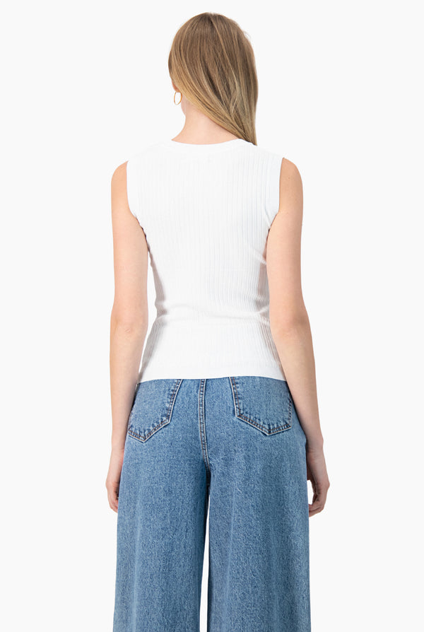 Blusa sin mangas color blanco